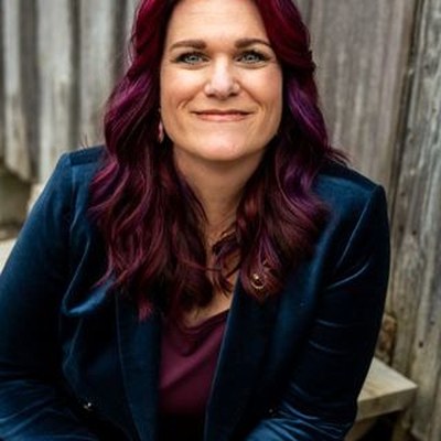 Alicia M Gregory
