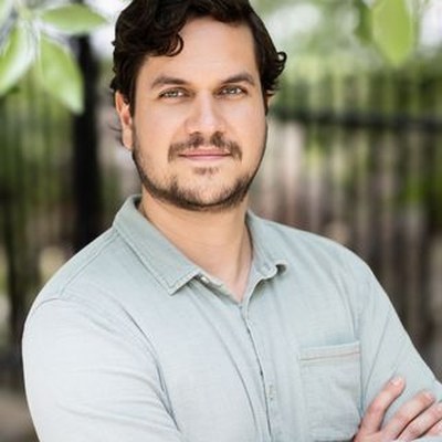 Dr. Max Salazar