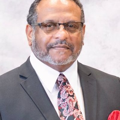 Gerald E Lee