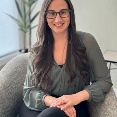 Lindsey H Behrens